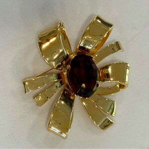 Ciner Signed Gold Ribbon Bow Brooch with Brown Crystal Center